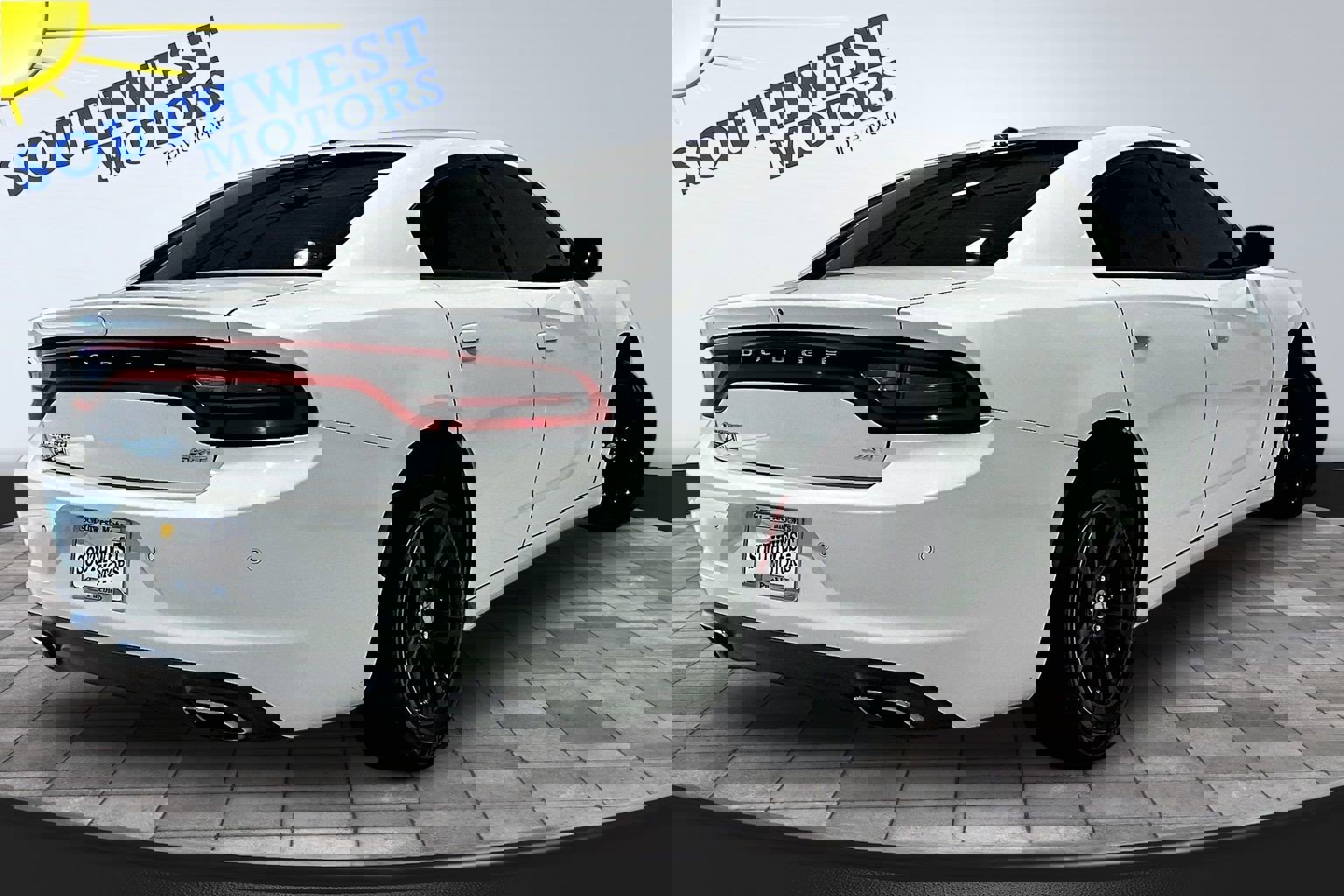 Used 2018 Dodge Charger SXT RWD image 6