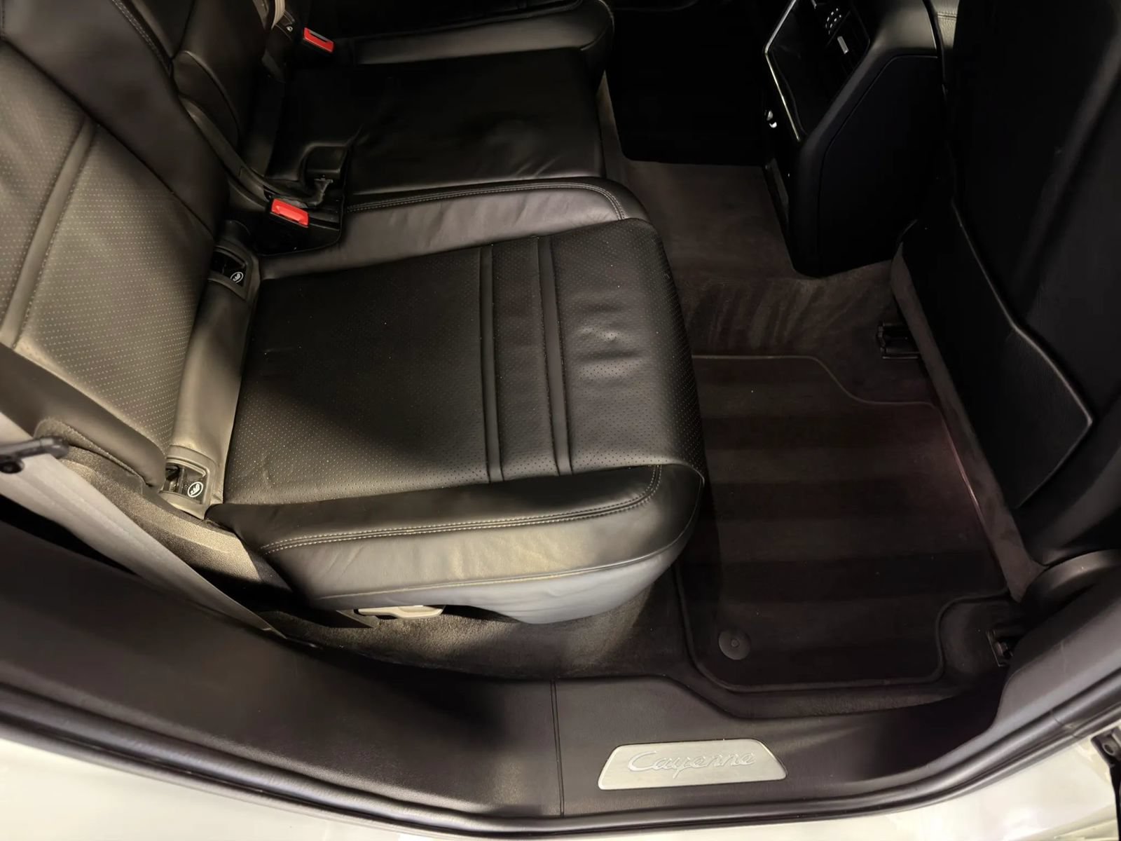 Used 2022 Porsche Cayenne S Platinum AWD/4WD image 26