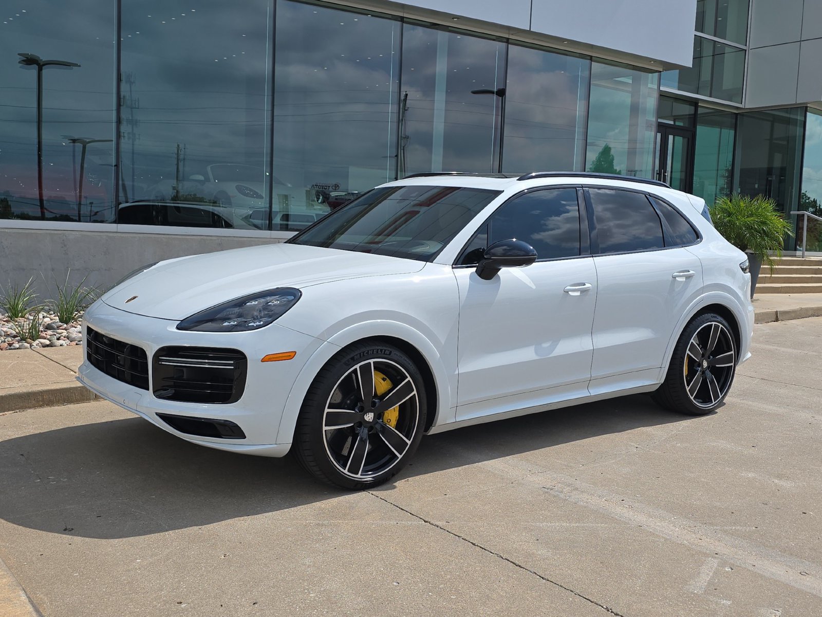 Used 2020 Porsche Cayenne Turbo AWD/4WD image 1