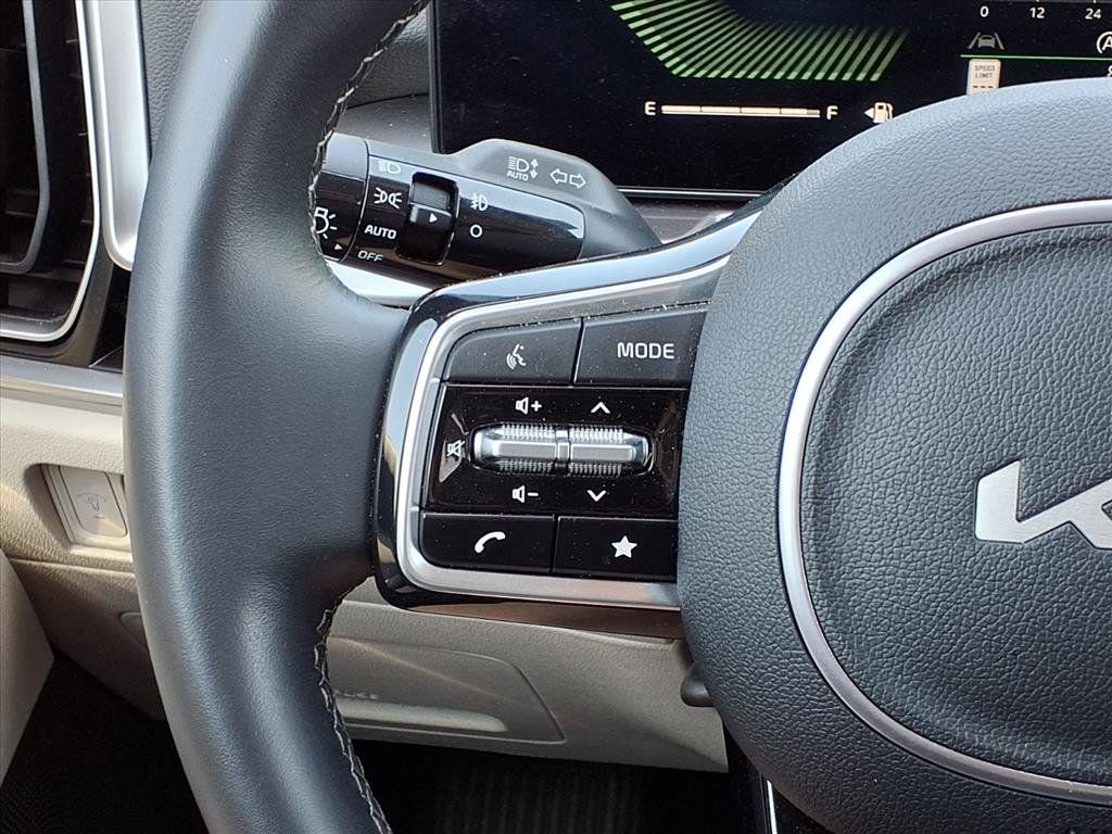 Used 2025 Kia Sorento EX FWD image 19