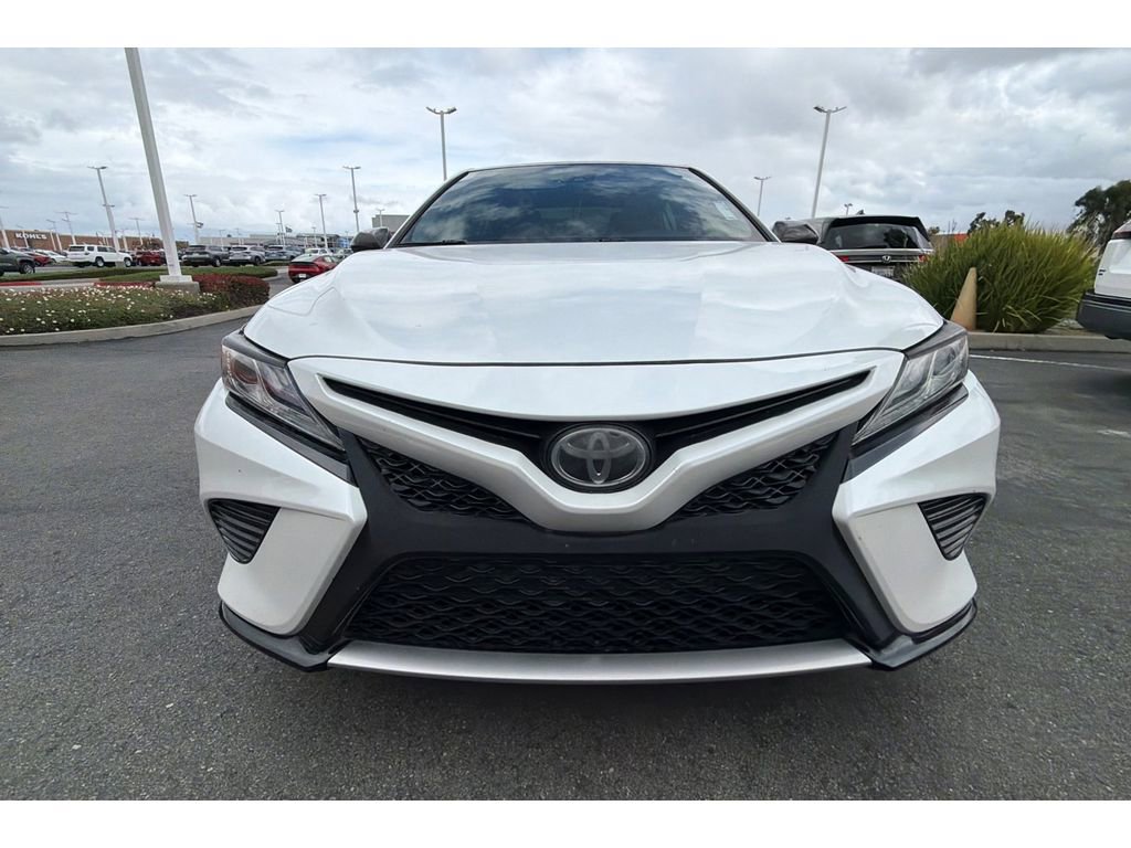 Used 2019 Toyota Camry XSE image 3