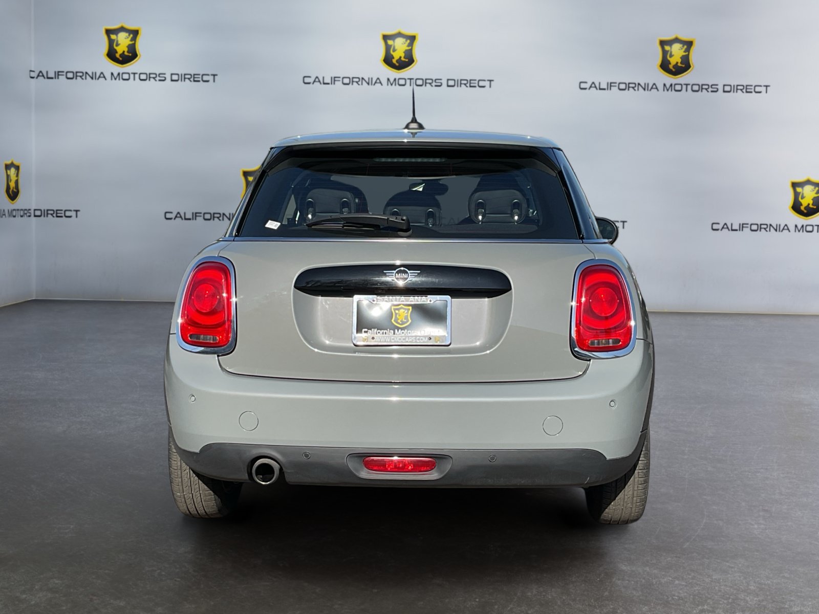 Used 2019 MINI Cooper 4-Door Hardtop w/ Storage Package FWD image 6