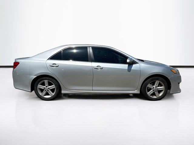 Used 2014 Toyota Camry SE FWD image 6