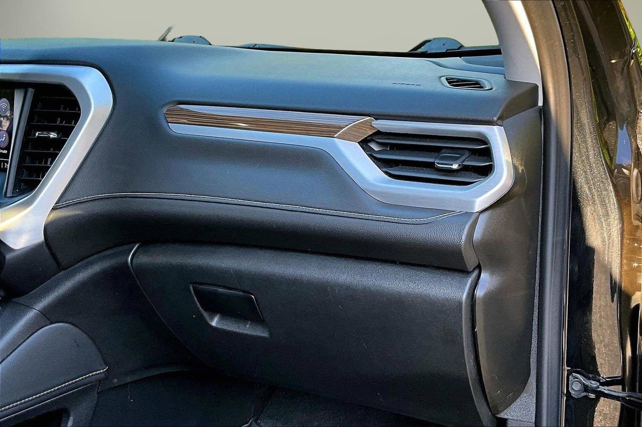 Used 2023 GMC Acadia SLE w/ Driver Convenience Package AWD/4WD image 19