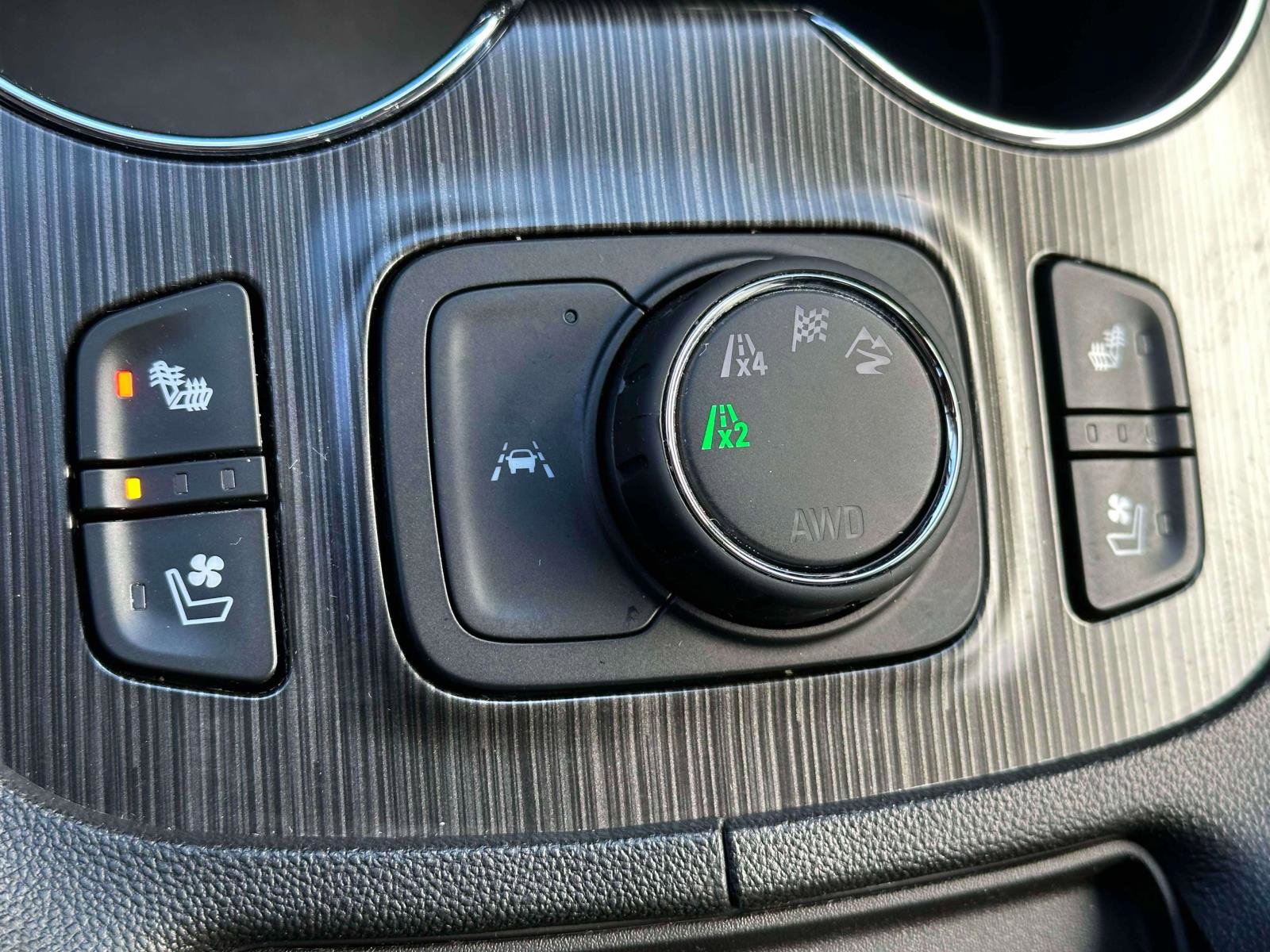 Used 2023 GMC Acadia SLT w/ Elevation Edition image 26