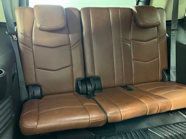 Used 2018 Cadillac Escalade Luxury AWD/4WD image 32