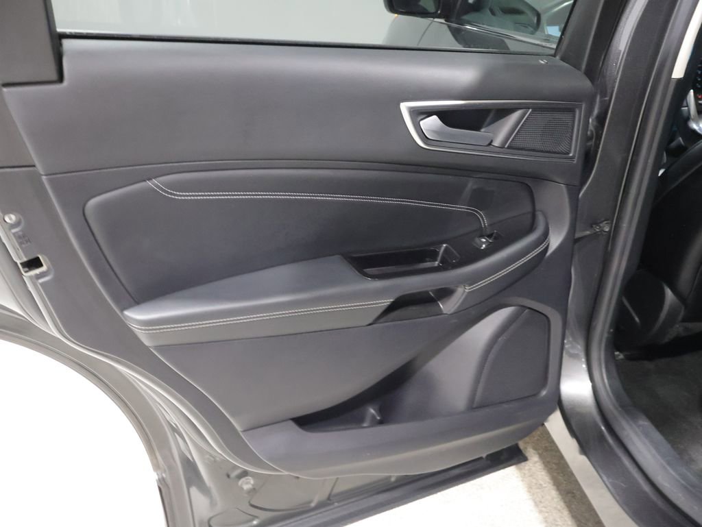 Used 2019 Ford Edge Titanium w/ Cold Weather Package AWD/4WD image 19