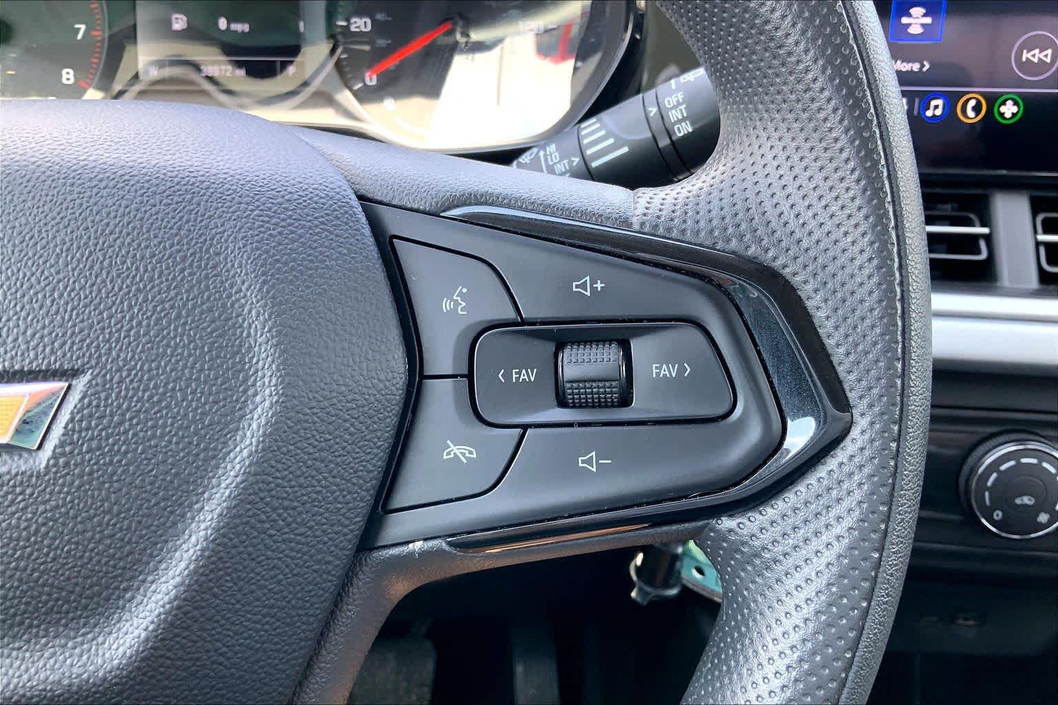 Used 2025 Chevrolet Trax LS FWD image 25