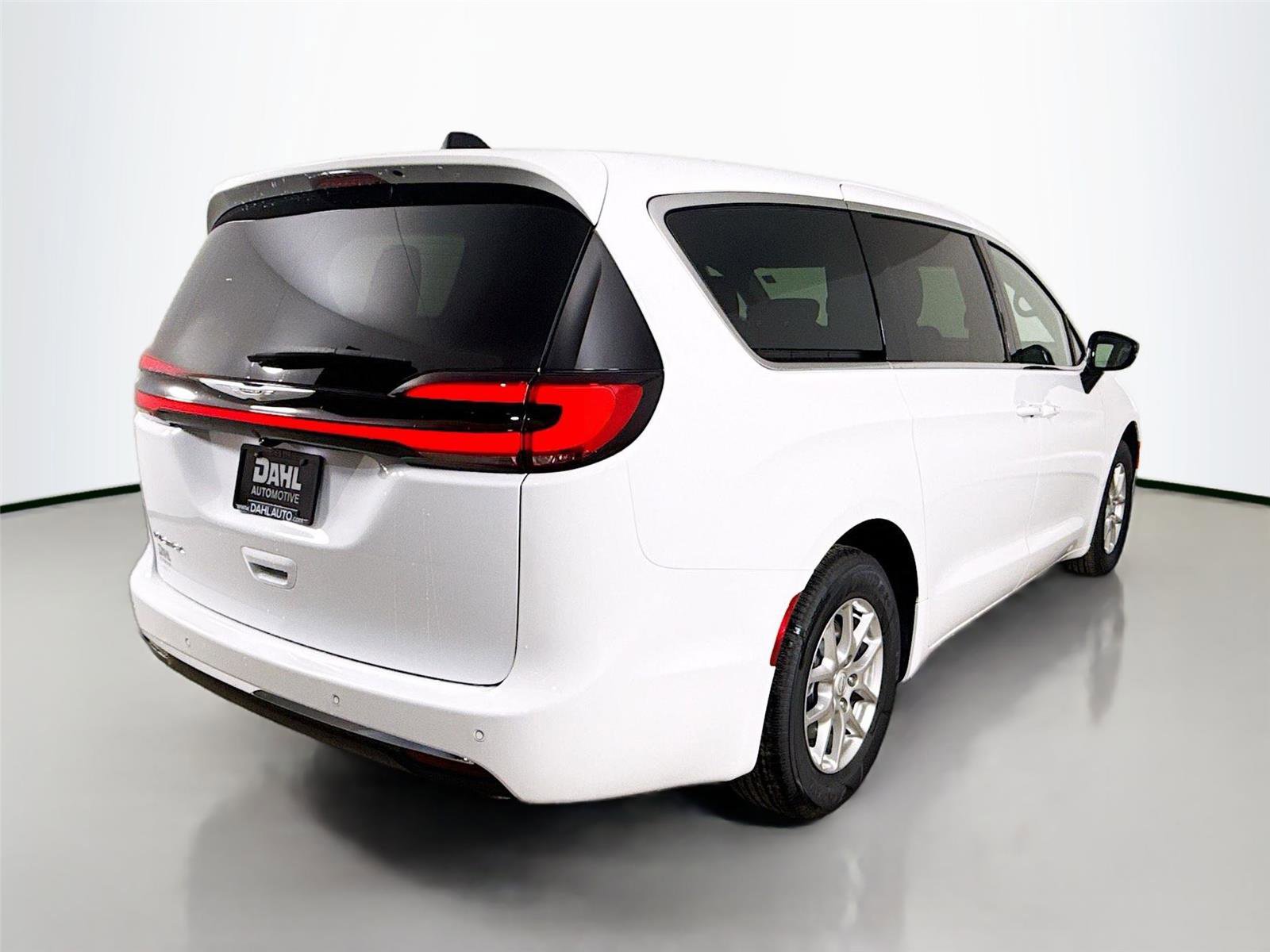 New 2026 Chrysler Pacifica Select image 7