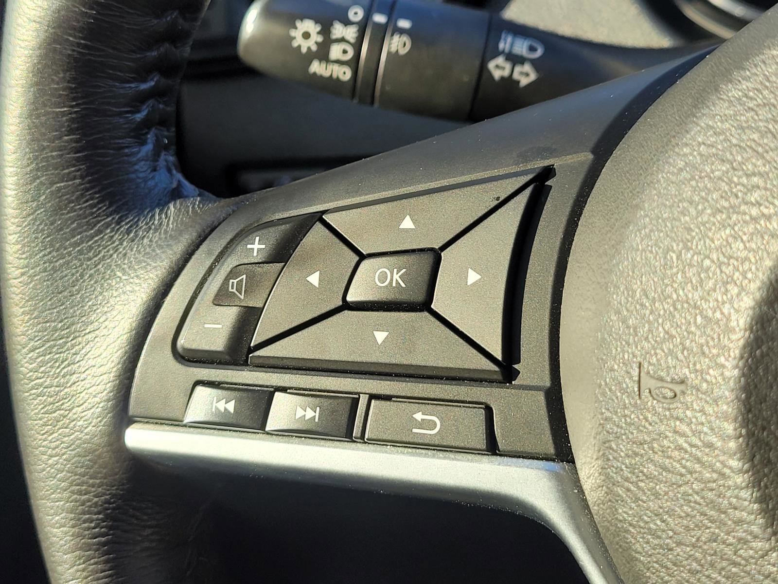 Used 2017 Nissan Rogue Sport SL w/ SL Premium Package image 9