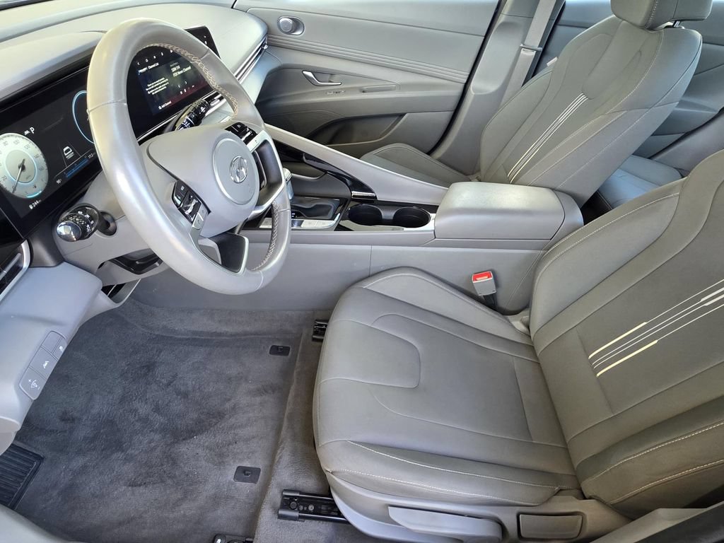 Used 2023 Hyundai Elantra SEL w/ Convenience Package FWD image 7