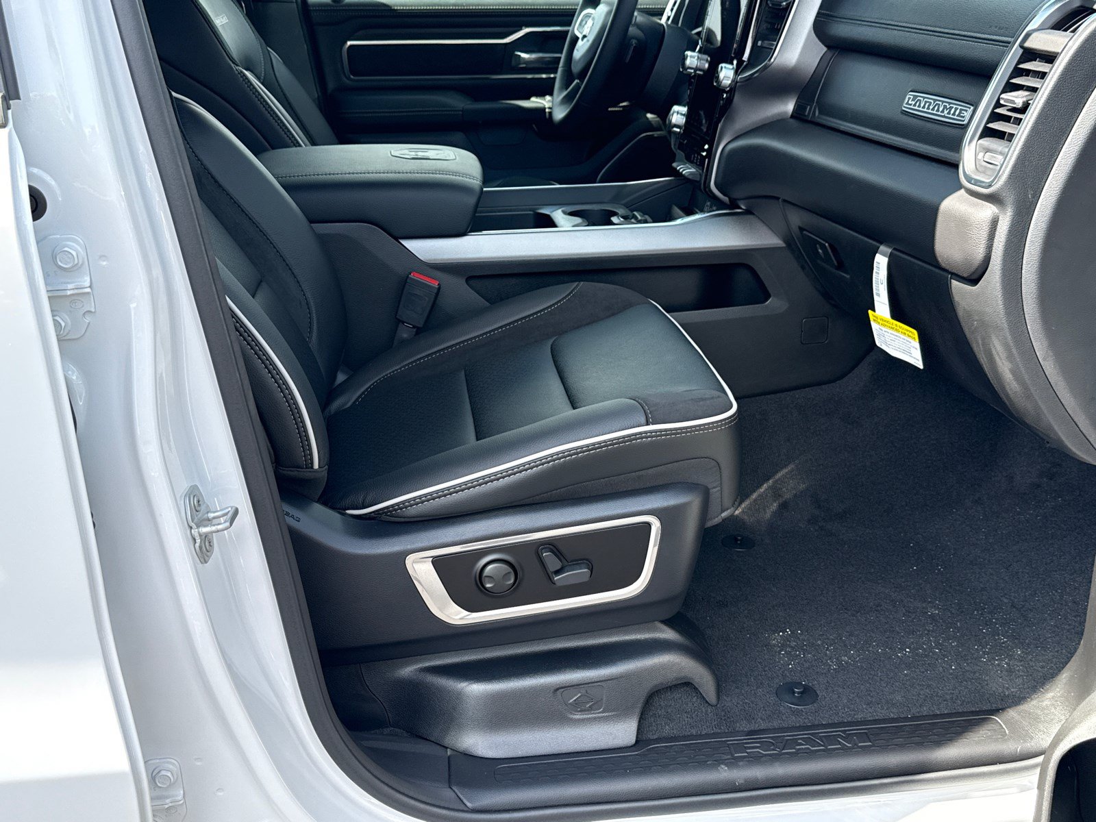 New 2027 RAM 1500 Laramie w/ Night Edition AWD/4WD image 13