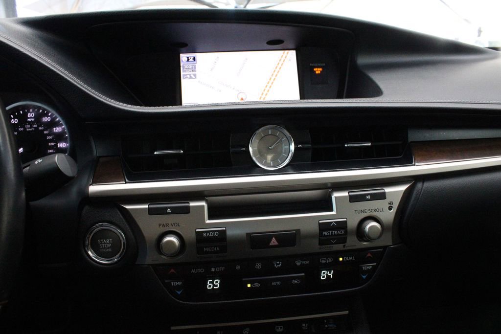 Used 2014 Lexus ES 350 w/ Luxury Package image 3