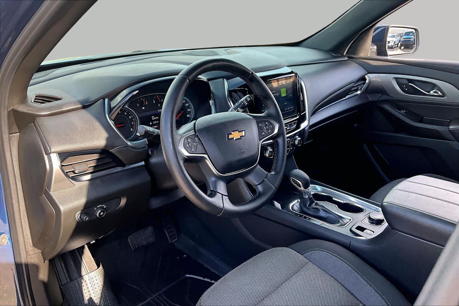 Used 2023 Chevrolet Traverse LT FWD image 18