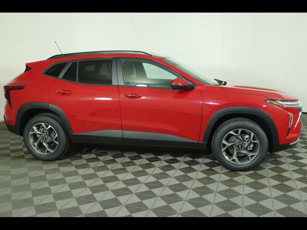 New 2026 Chevrolet Trax LT w/ Driver Confidence Package FWD image 2
