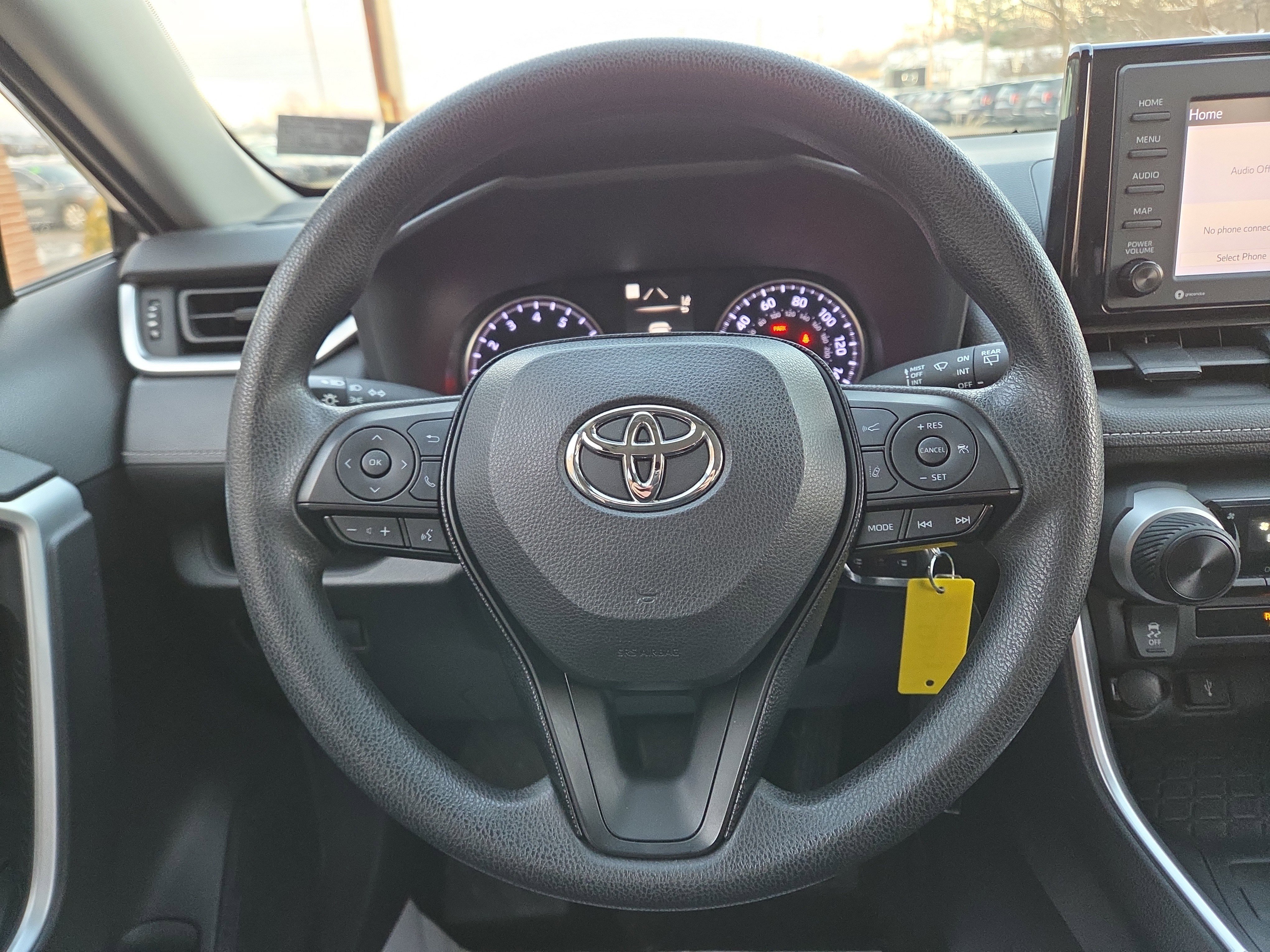 Used 2020 Toyota RAV4 LE image 17