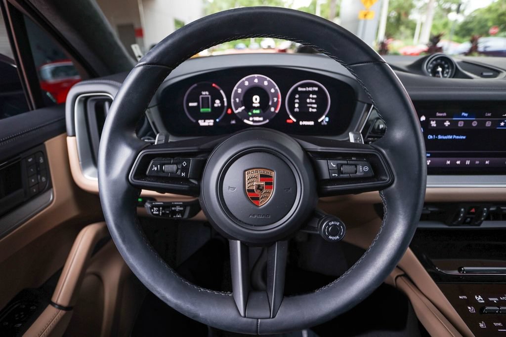 Used 2024 Porsche Cayenne Coupe AWD/4WD image 19