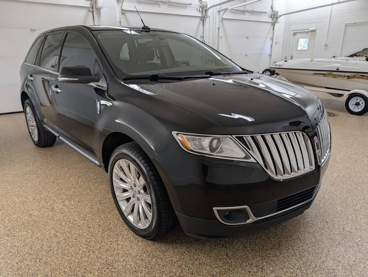 Used 2014 Lincoln MKX AWD w/ Equipment Group 101A image 5