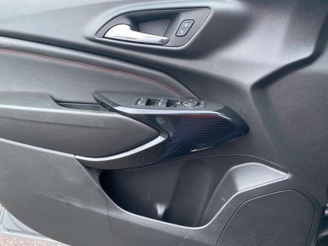 Used 2024 Chevrolet Trax RS w/ Sunroof Package FWD image 19