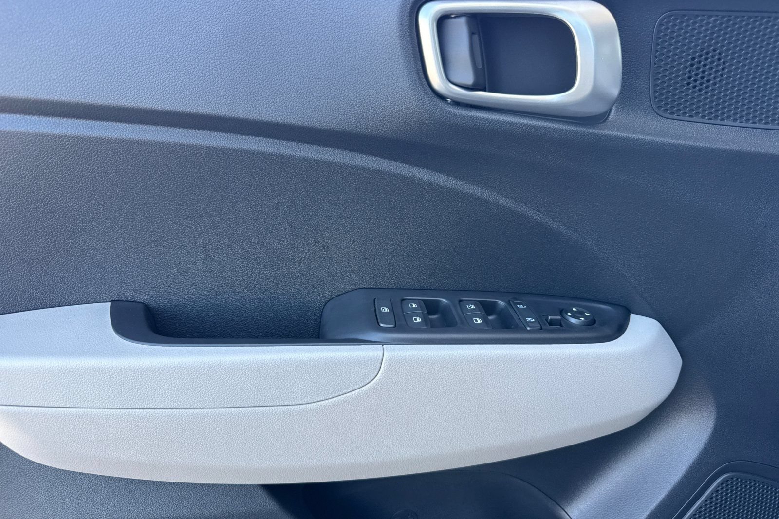 New 2026 Hyundai Venue SEL FWD image 12