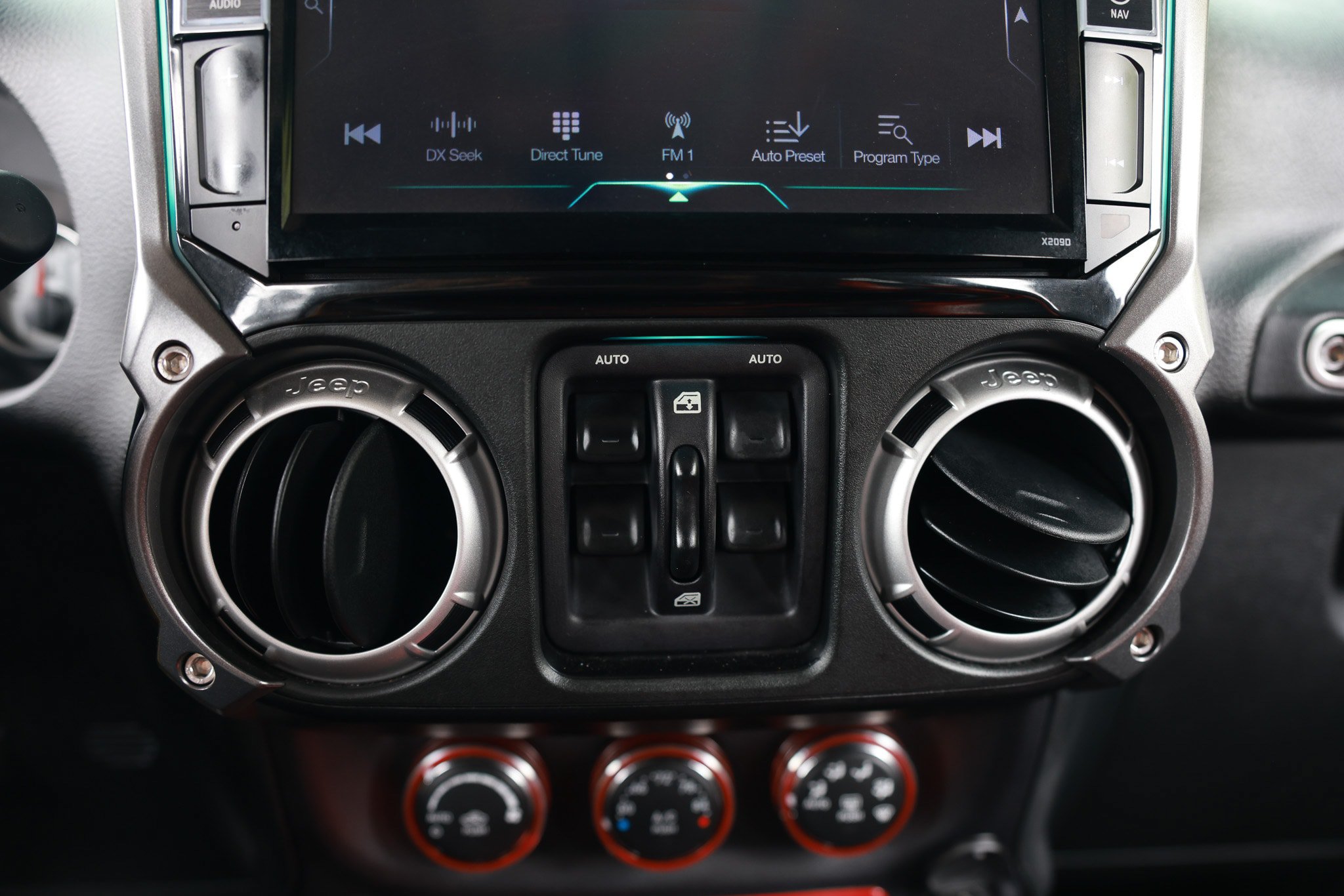 Used 2016 Jeep Wrangler Unlimited Rubicon w/ Connectivity Group image 43