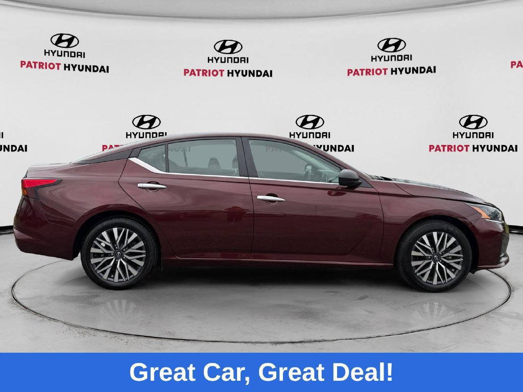 Used 2025 Nissan Altima 2.5 SV FWD image 2