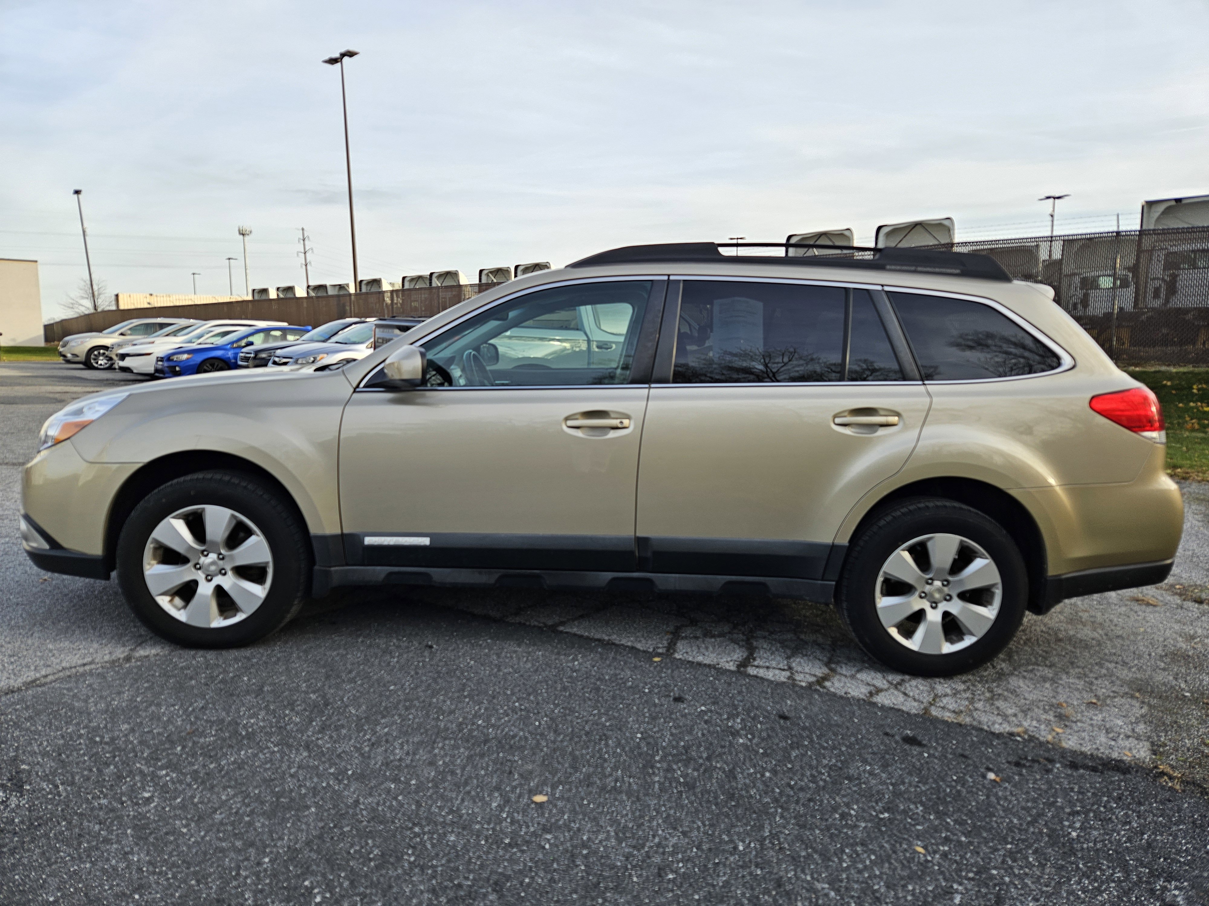Used 2010 Subaru Outback 2.5i Premium image 5