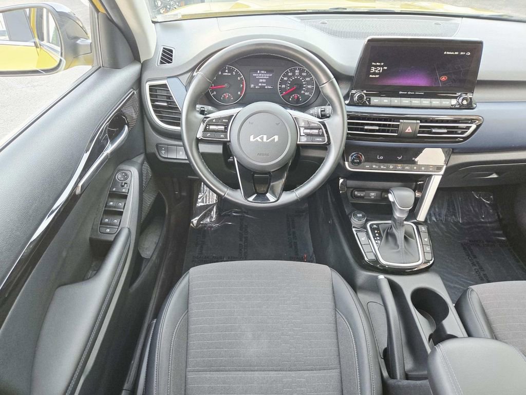 Used 2023 Kia Seltos Nightfall Edition image 10