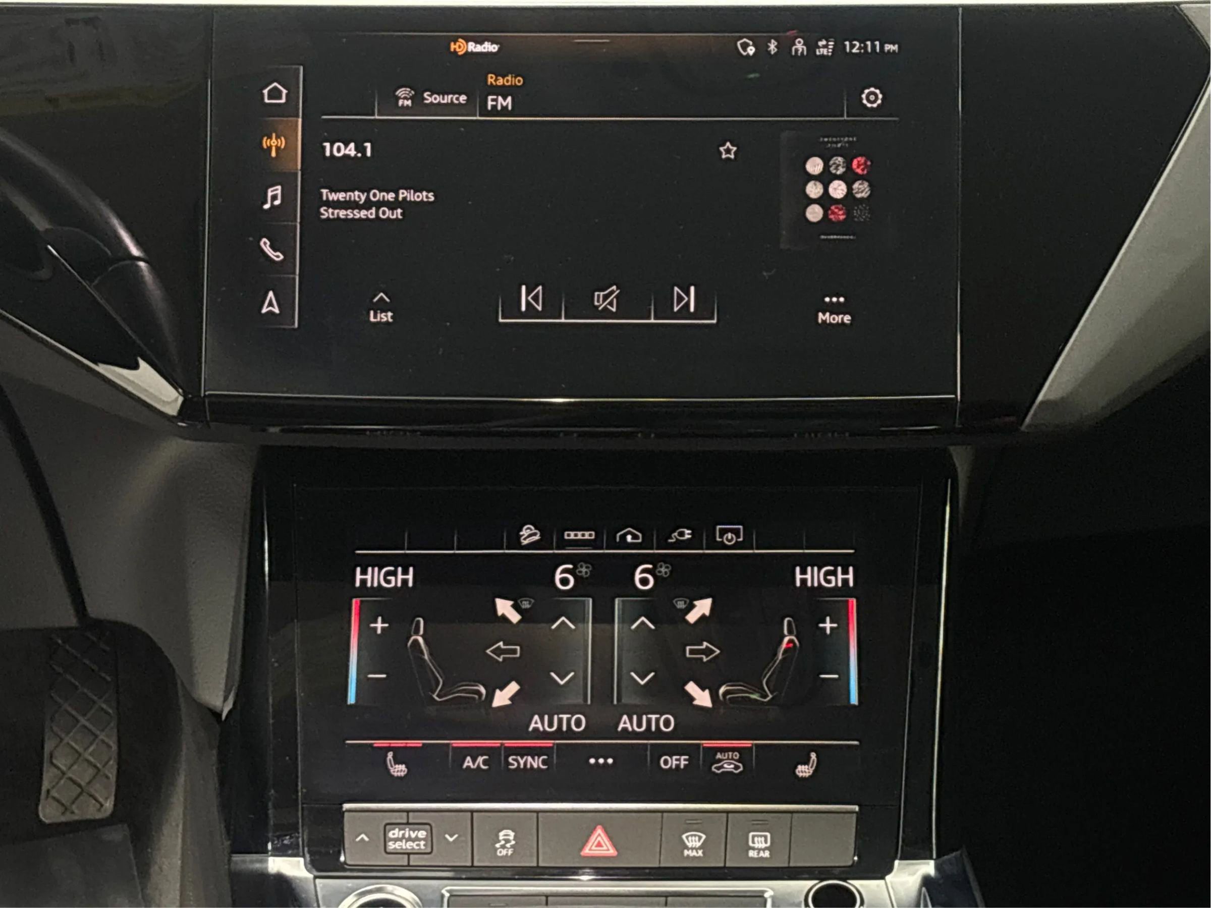 Used 2022 Audi e-tron Premium w/ Convenience Plus Package AWD/4WD image 19