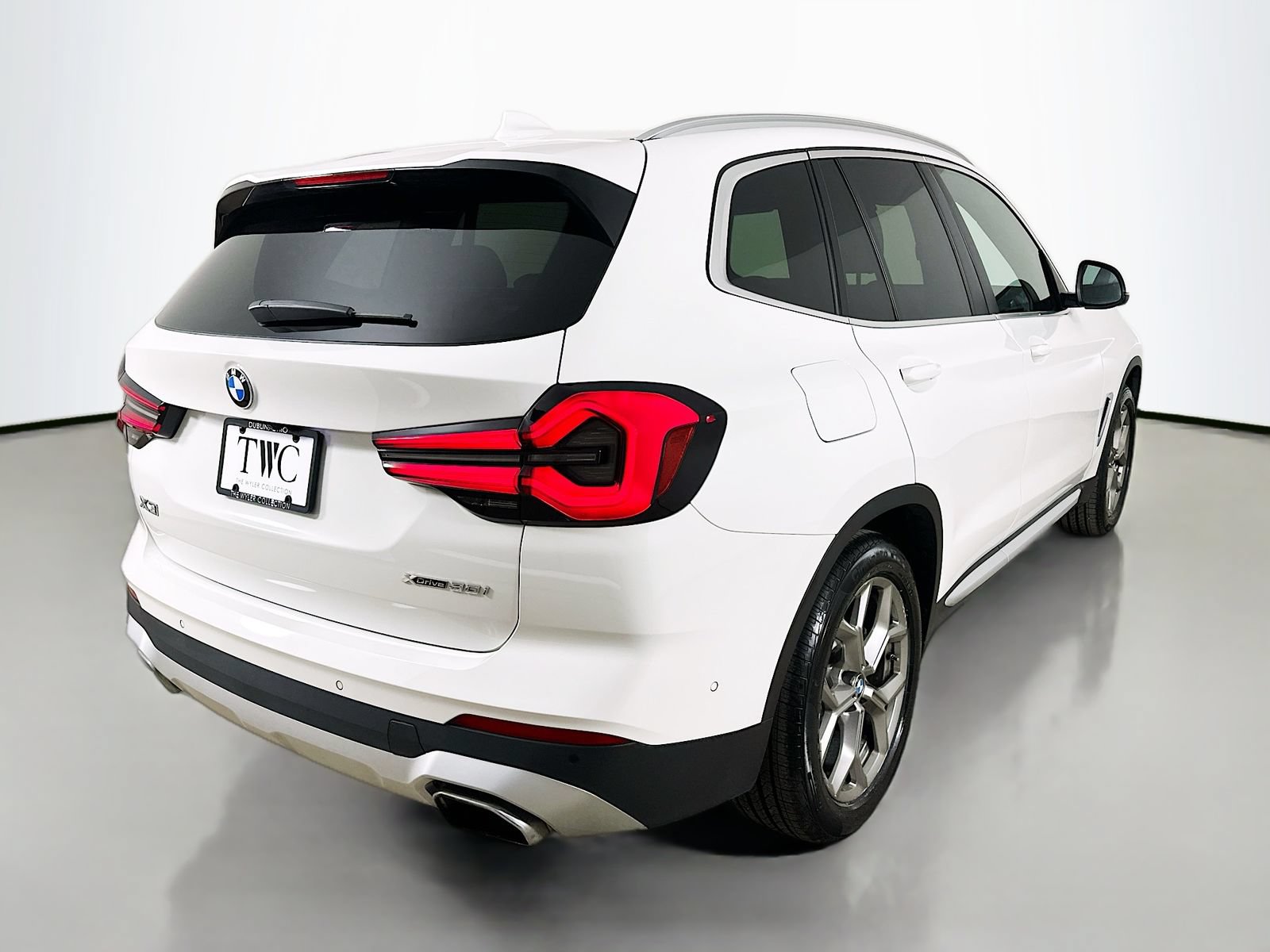 Used 2023 BMW X3 xDrive30i w/ Convenience Package AWD/4WD image 5