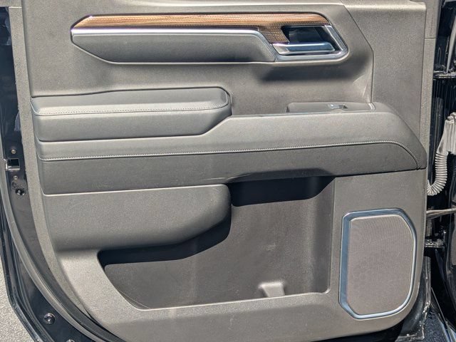 Used 2025 Chevrolet Silverado 1500 LT Trail Boss w/ Dark Appearance Package AWD/4WD image 18
