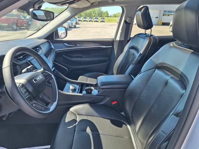 Used 2023 Jeep Grand Cherokee L Limited w/ Trailer Tow Group (B) AWD/4WD image 11