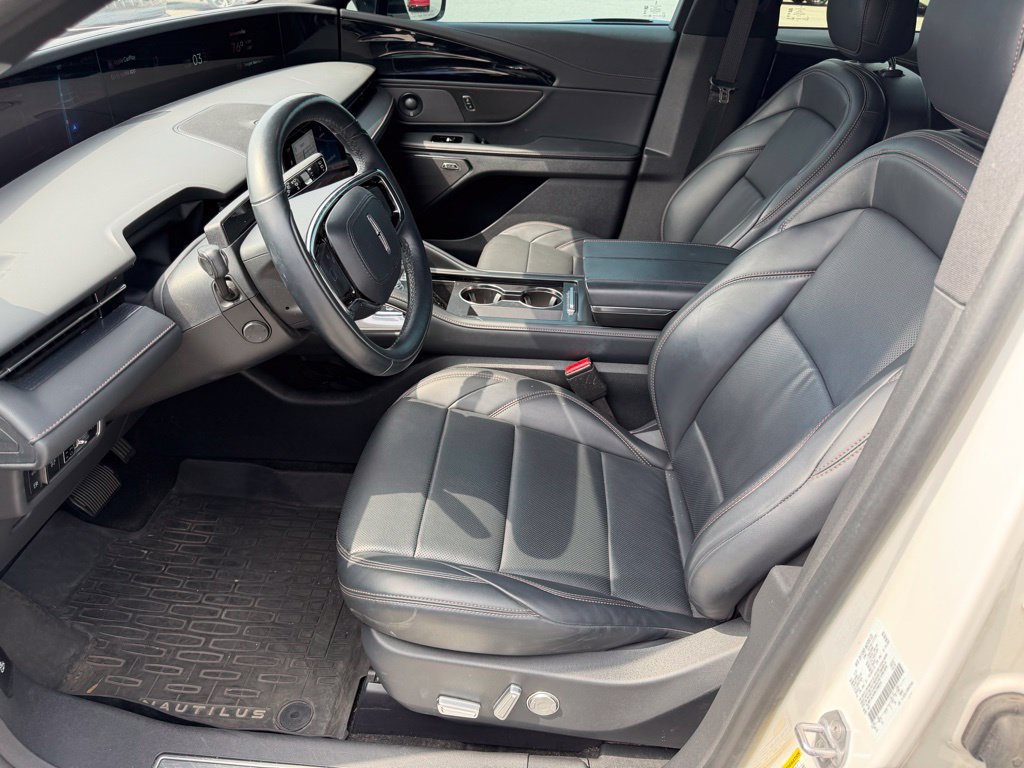 Used 2024 Lincoln Nautilus Premier w/ Equipment Group 102A AWD/4WD image 25