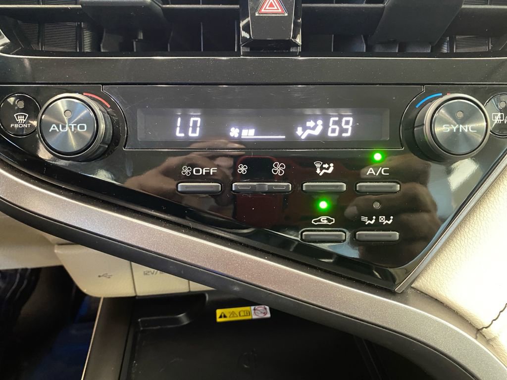 Used 2022 Toyota Camry XLE image 28