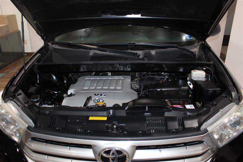 Used 2012 Toyota Highlander Limited w/ Tow Pkg AWD/4WD image 13