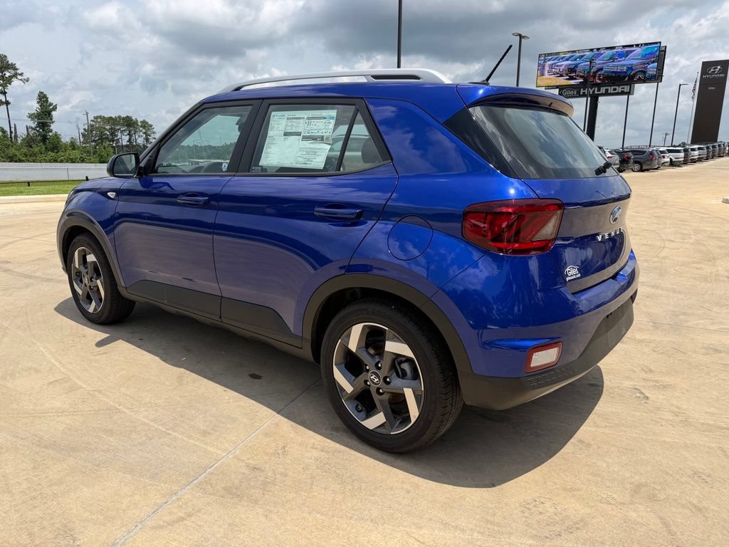Used 2025 Hyundai Venue SEL FWD image 3