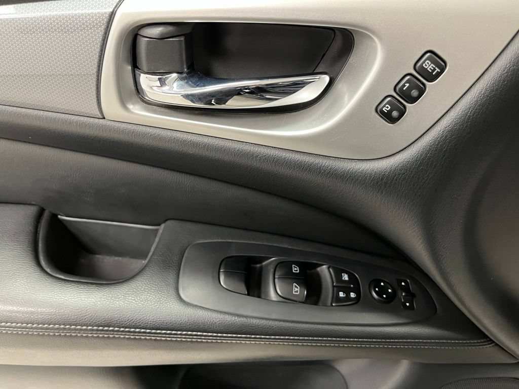 Used 2019 Nissan Pathfinder SL AWD/4WD image 25