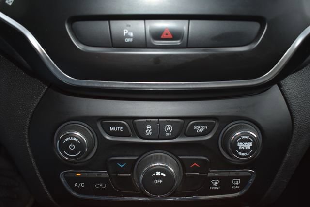 Used 2019 Jeep Cherokee Latitude Plus image 26