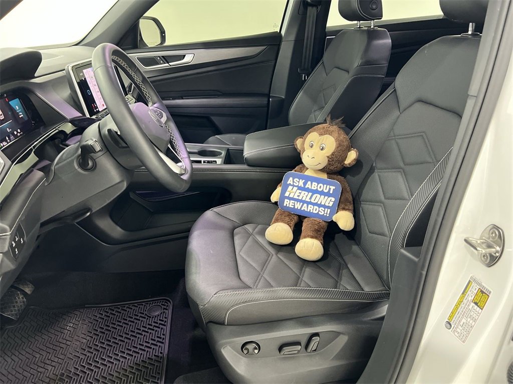 Used 2025 Volkswagen Atlas Cross Sport SE image 18