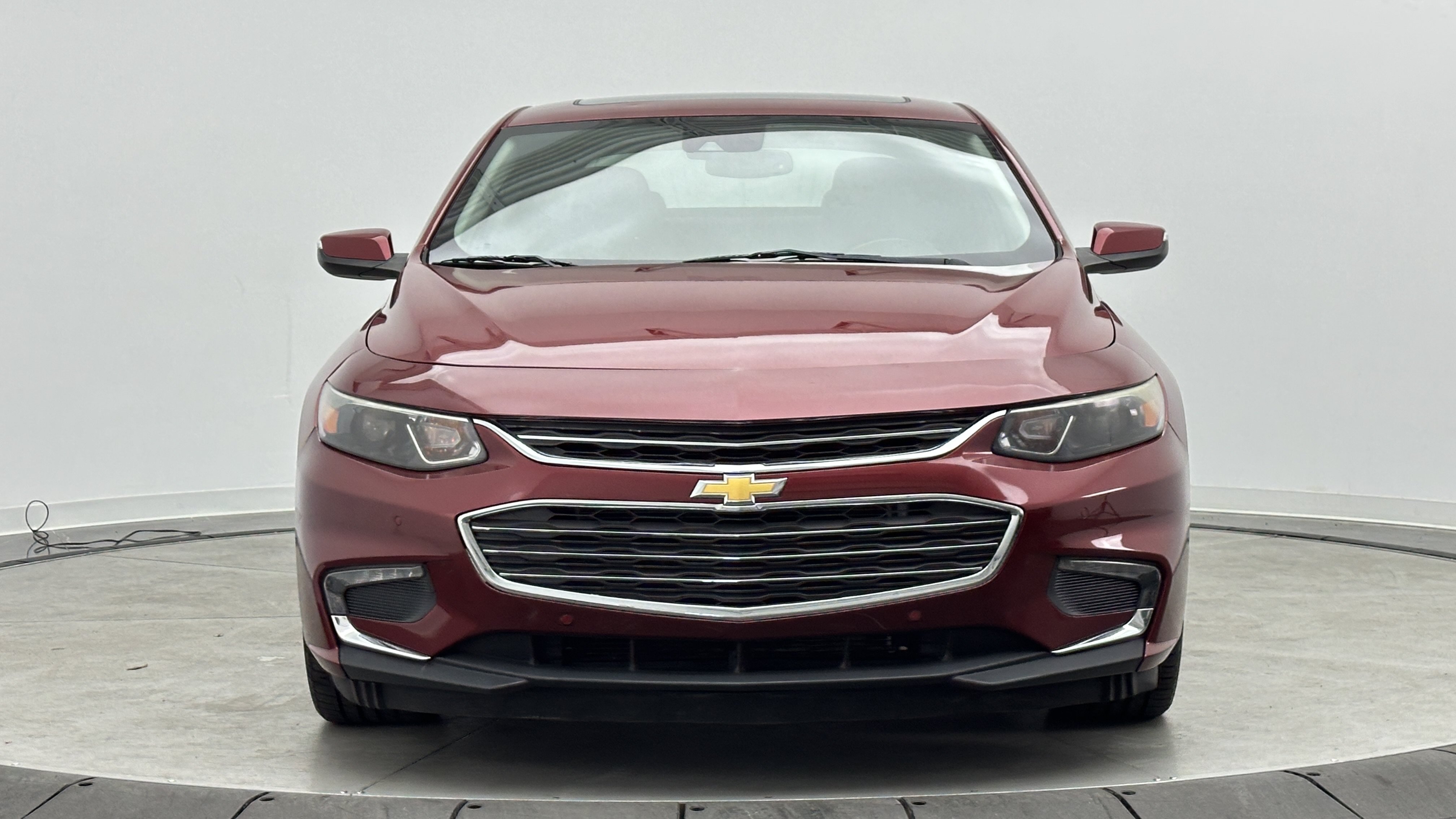 Used 2018 Chevrolet Malibu Premier w/ Premier Sun and Wheel Package FWD image 2