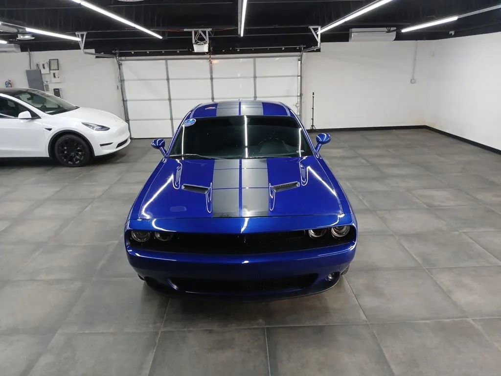 Used 2019 Dodge Challenger SXT w/ Blacktop Package RWD image 39