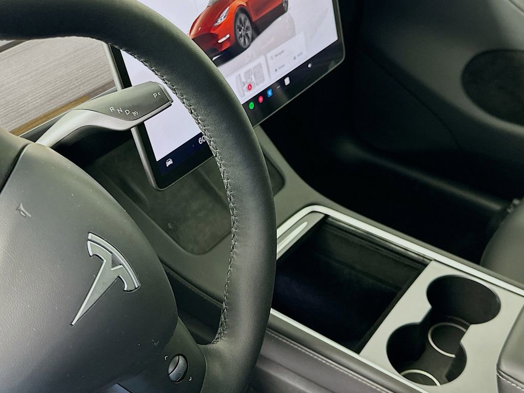Used 2025 Tesla Model Y Long Range image 17