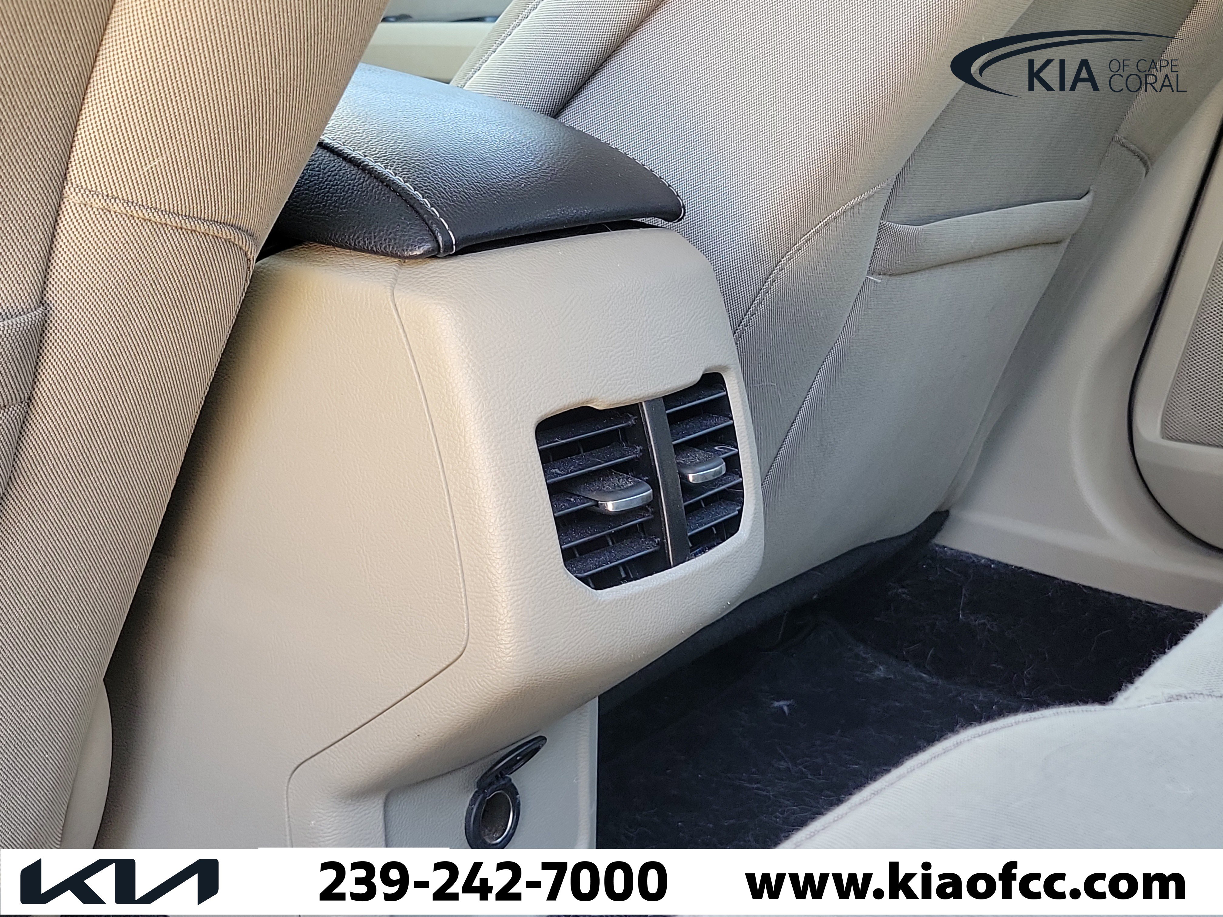 Used 2017 Ford Fusion SE w/ Fusion SE Technology Package image 10