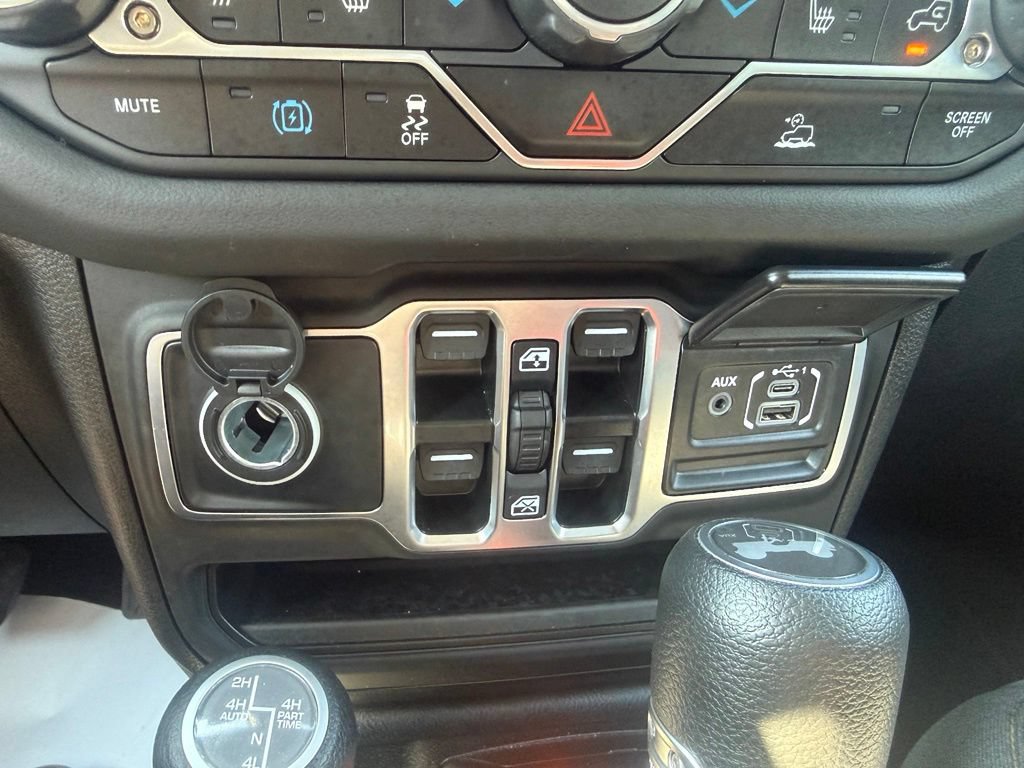Used 2025 Jeep Wrangler Unlimited Sahara AWD/4WD image 27