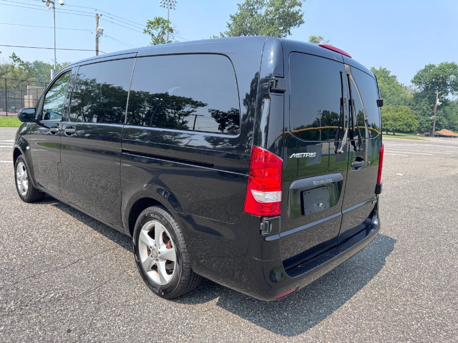 Used 2018 Mercedes-Benz Metris Passenger image 5