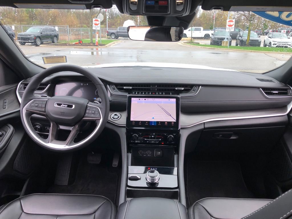 Used 2025 Jeep Grand Cherokee Limited image 28