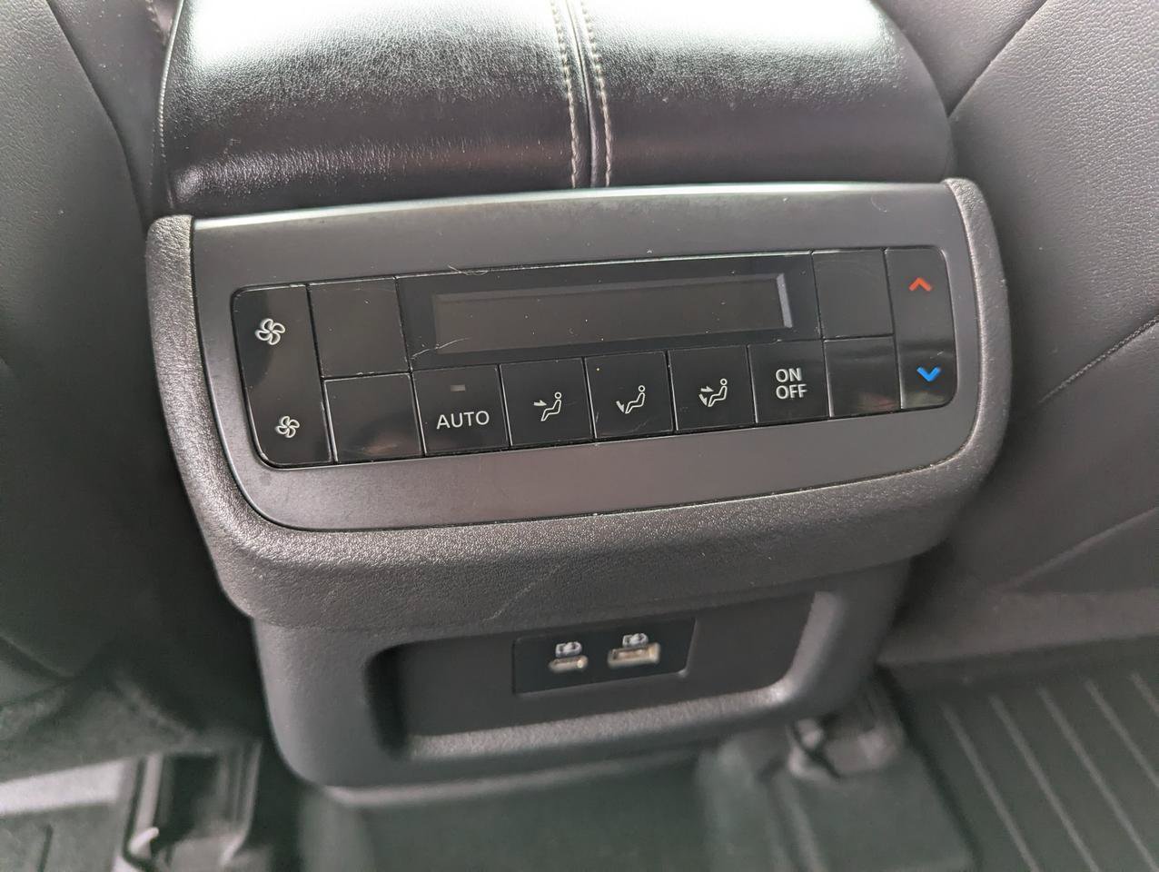 Used 2022 Nissan Pathfinder SL AWD/4WD image 26