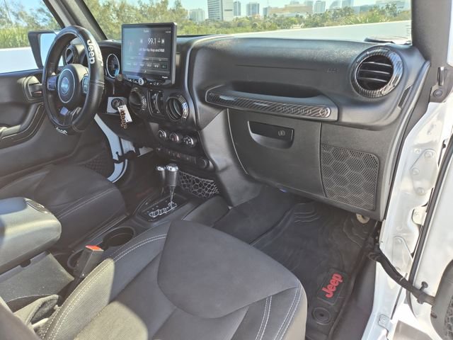Used 2018 Jeep Wrangler Unlimited Sahara image 16
