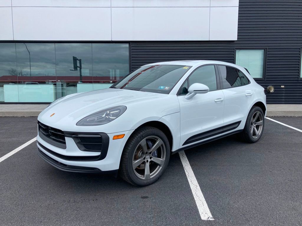 Used 2024 Porsche Macan image 16