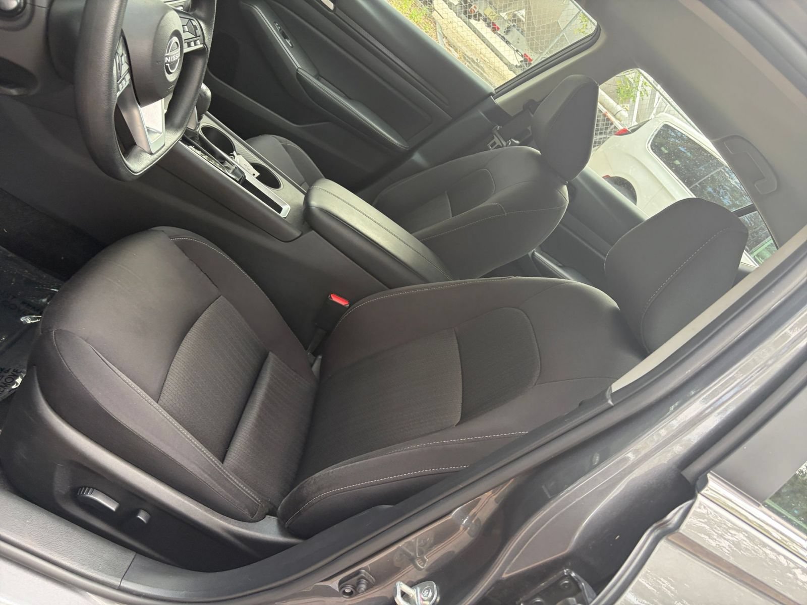 Used 2025 Nissan Altima 2.5 SV FWD image 31